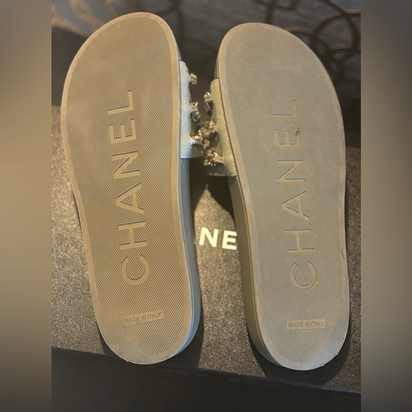Authentic Chanel chain pool slide sandals - Picture 2 of 6